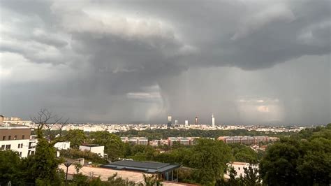 Un violent orage s'est abattu sur Lyon, des .